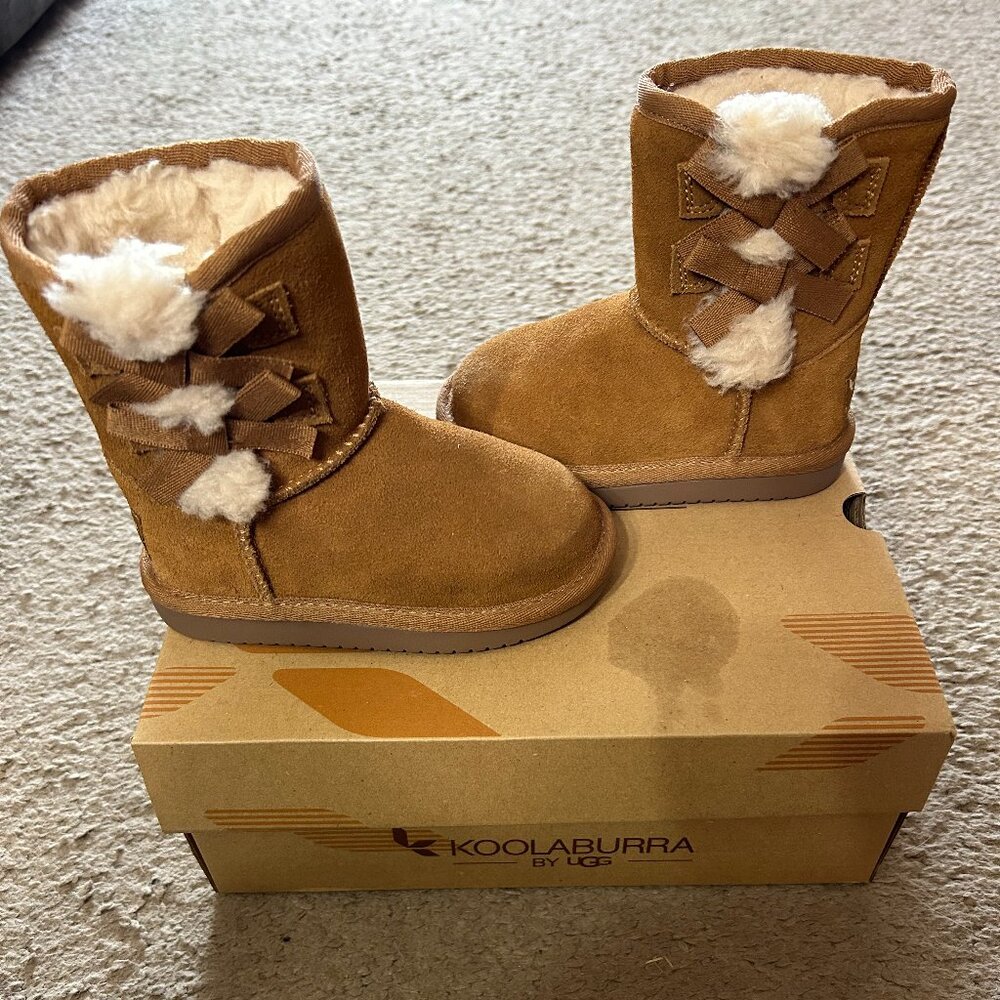 Koolaburra Toddler Girls Size 7 Victoria Short Boot with Bows NEW in box